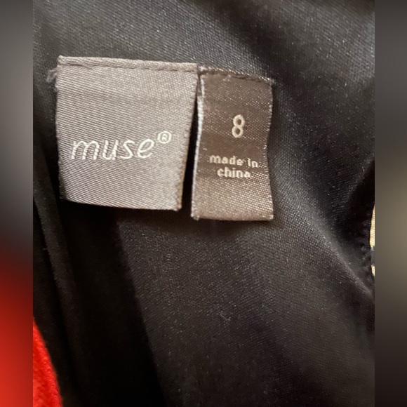 Beautiful sleeveless shift style dress in size 8 with a lovely cut out back. - Picture 4 of 10